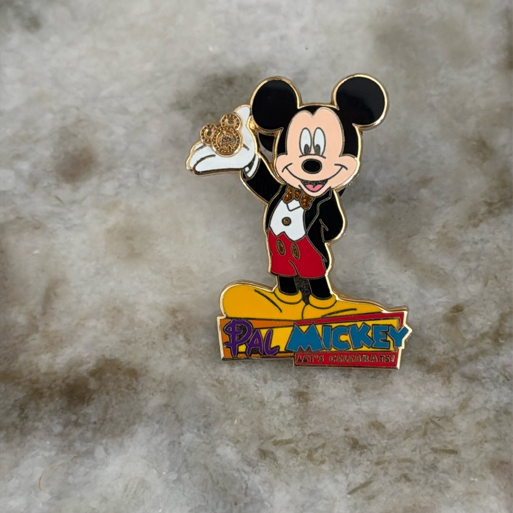 Disney Pal Mickey pin